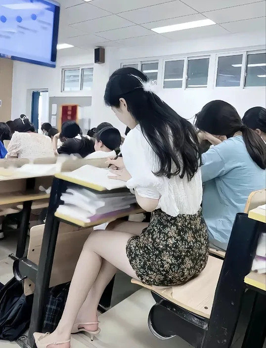 你的女朋友学习ing